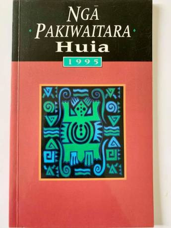 Book cover: Ngā Pakiwaitara Huia 1995
